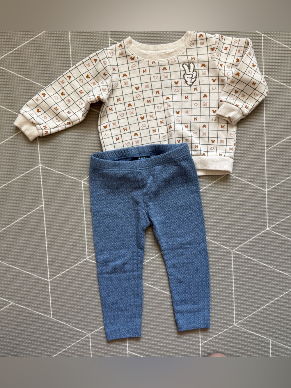Disney|Baby gender neutral Cream ditsy Mickey Mouse print sweater & leggings•••